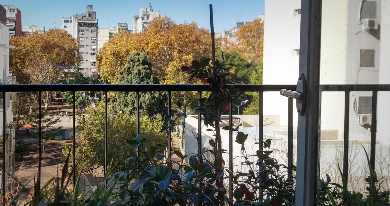 דירות בואנוס איירס Depto 2 Ambientes Muy Luminoso Con Wifi Y Vista A La Plaza מראה חיצוני תמונה